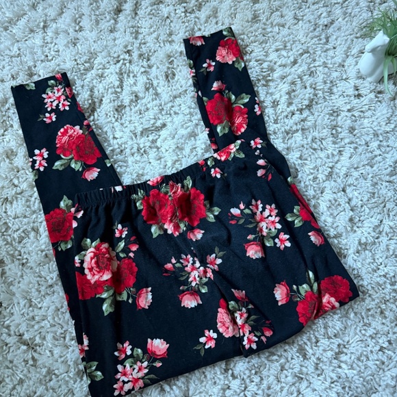 Super cute vintage women’s floral, soft size medium leggings - Picture 2 of 5